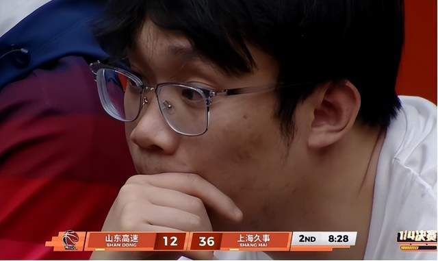 开云-丁彦雨航现身高速大球场，山东男篮半场惨败26分，邱彪引援真离谱